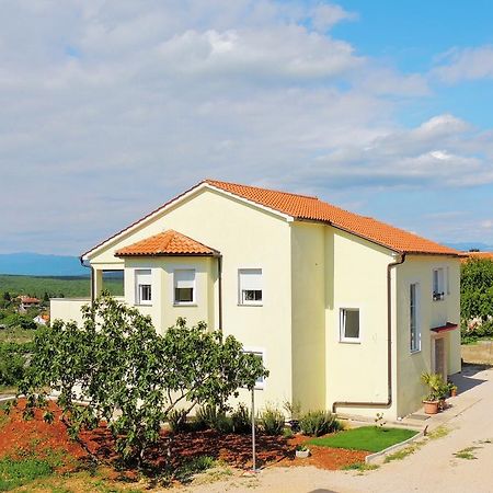 Private Accommodation Kirincic Vrh  ภายนอก รูปภาพ