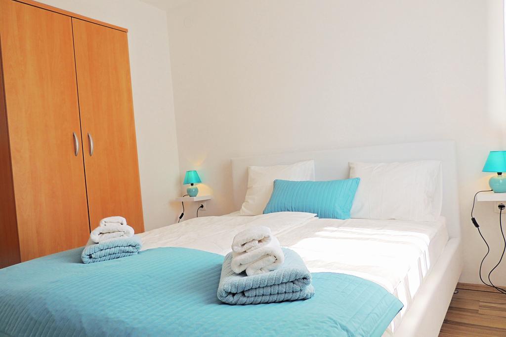 Private Accommodation Kirincic Vrh  ภายนอก รูปภาพ