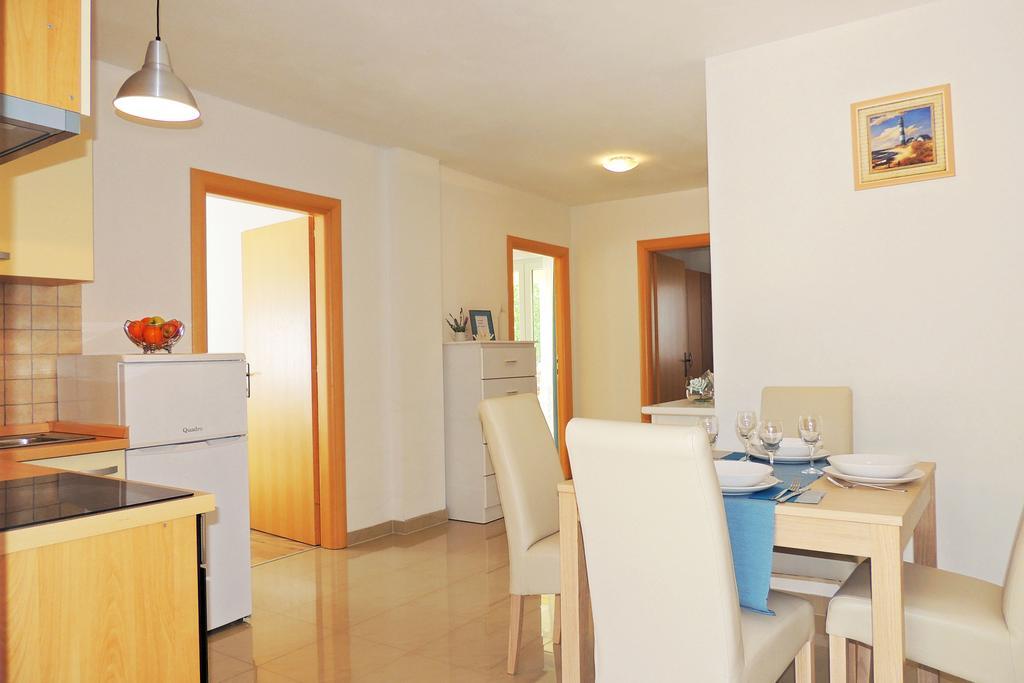 Private Accommodation Kirincic Vrh  ภายนอก รูปภาพ